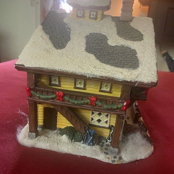 St. Nicholas Square “Ski Chalet” 2007 Lighted Porcelain Christmas Village House - Picture 2 of 5